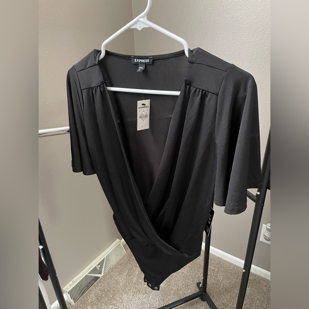 Express Short Sleeve V-neck Bodysuit